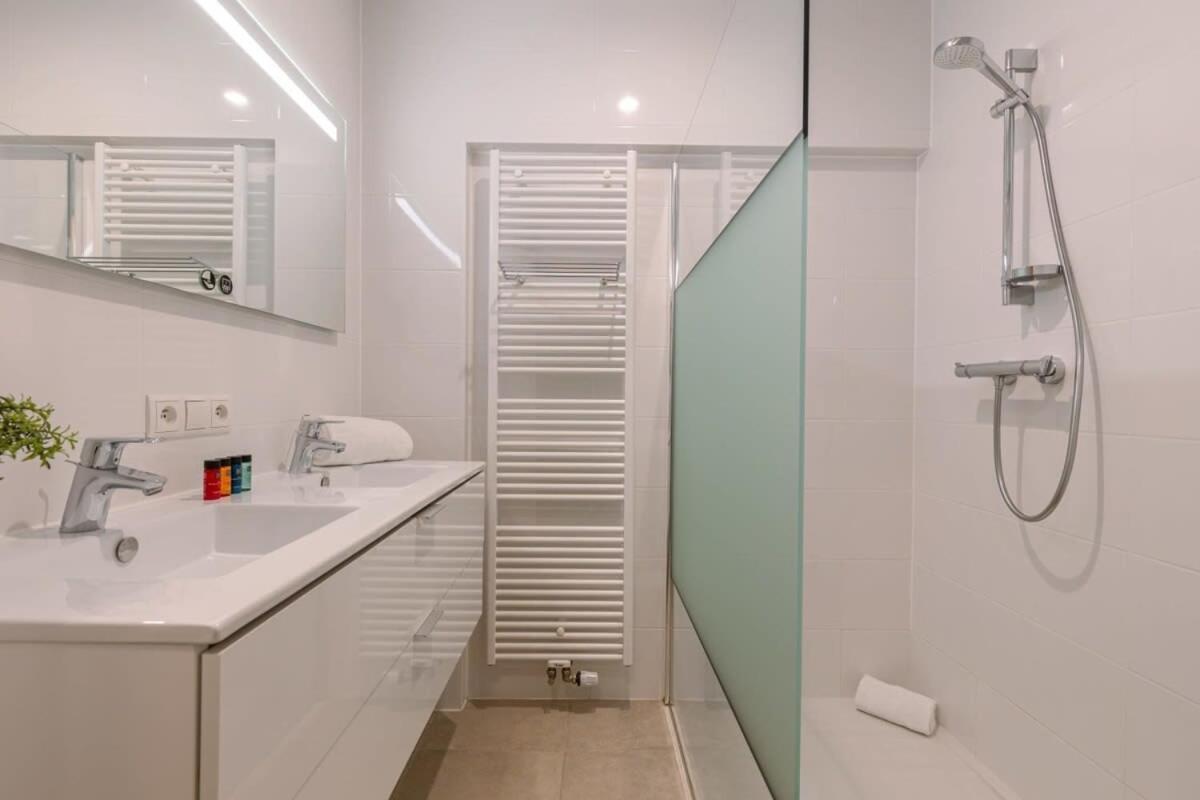 Huswell - Comfortable 2 Bedroom Apartment With Sea-View Knokke-Heist Buitenkant foto