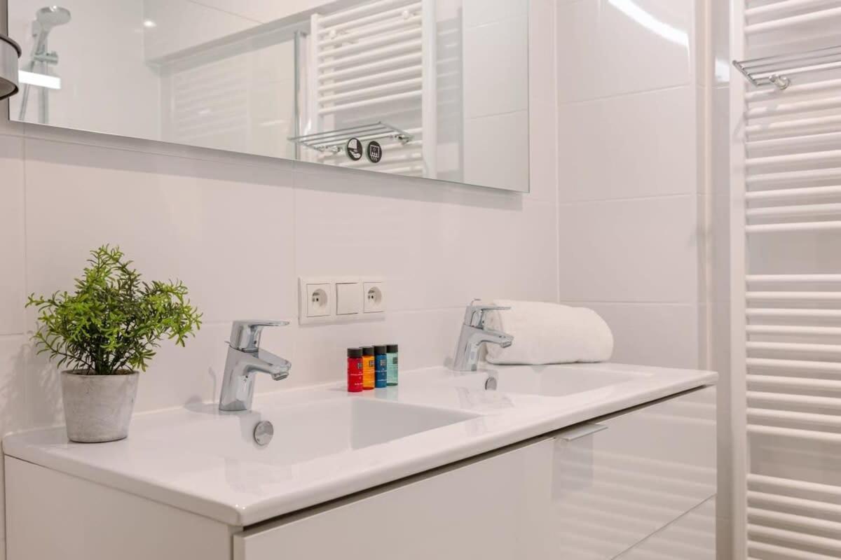 Huswell - Comfortable 2 Bedroom Apartment With Sea-View Knokke-Heist Buitenkant foto